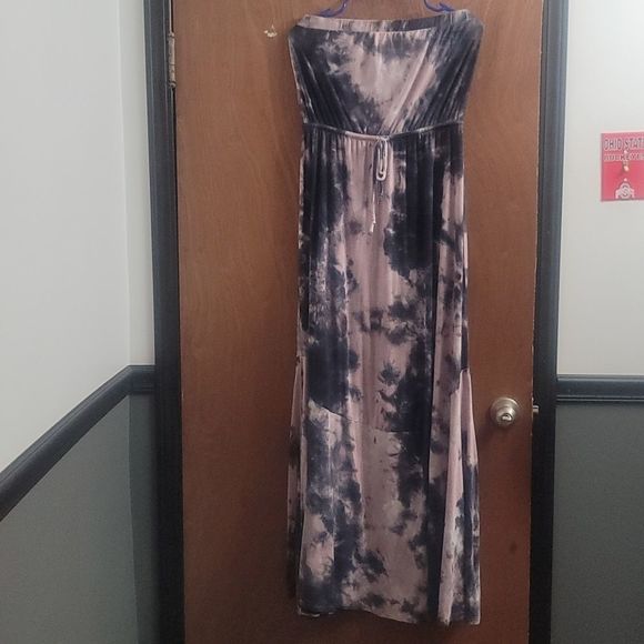 VENUS Dresses & Skirts - 𝅺maxi dress